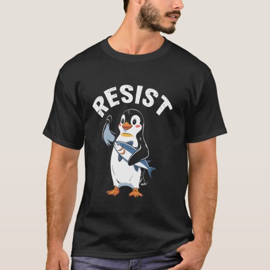 面白いペンギンの抵抗とペンギンの抗議 Tシャツ (正面)