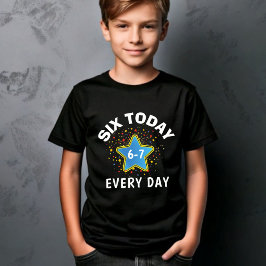 面白いミーム 今日は6歳 6-7 毎日 誕生日 キッズ  Tシャツ