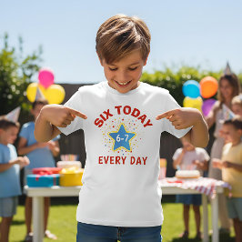 面白いミーム 今日は6歳 6-7 毎日 誕生日 キッズ  Tシャツ