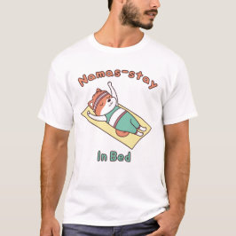 面白いレッサーパンダのヨガパロディTシャツ Namas-stay In Bed Tシャツ