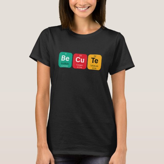 面白い元素周期表で可愛く甘い Tシャツ (正面)