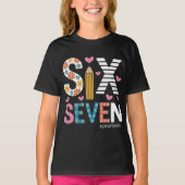 面白い六七のミーム:先生が6-7を説明する Tシャツ (正面)