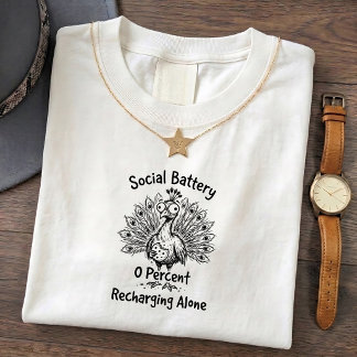 面白い内向的ユーモア孔雀Tシャツ Tシャツ