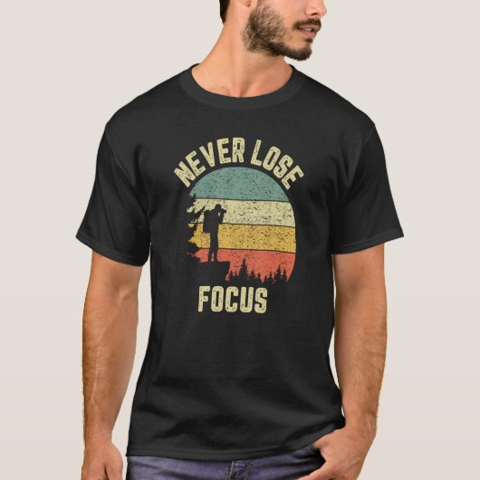 面白い写真家 カメラ フォーカスを外さない Tシャツ (正面)