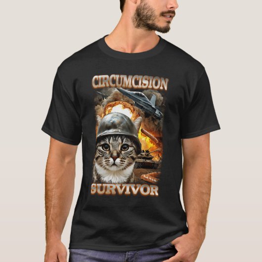 面白い割礼サバイバー猫 奇妙な特異性を持つ猫 Tシャツ (正面)