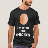 面白い卵のTシャツ「僕はニワトリと一緒だよ」 Tシャツ (正面)