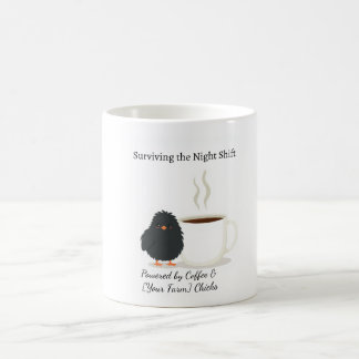 面白い夜勤サバイバー かわいい黒いひよこ コーヒー コーヒーマグカップ