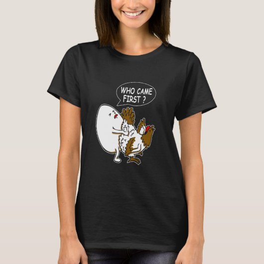 面白い大人ユーモアのジョーク どちらが先に来たのか 鶏か Tシャツ (正面)