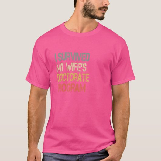 面白い夫 私は妻の博士課程を生き延びた Tシャツ (正面)