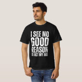 面白い引用:「年齢に+反抗する+十分な+理由が見当たらない」 Tシャツ (正面フル)