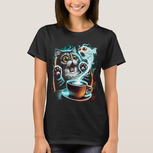 面白い怖がっている猫と幽霊の魚のデザイン Tシャツ (正面)