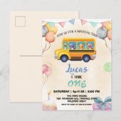 面白い恐竜の新学期バスの少年誕生日 インビテーションポストカード (正面/裏面)