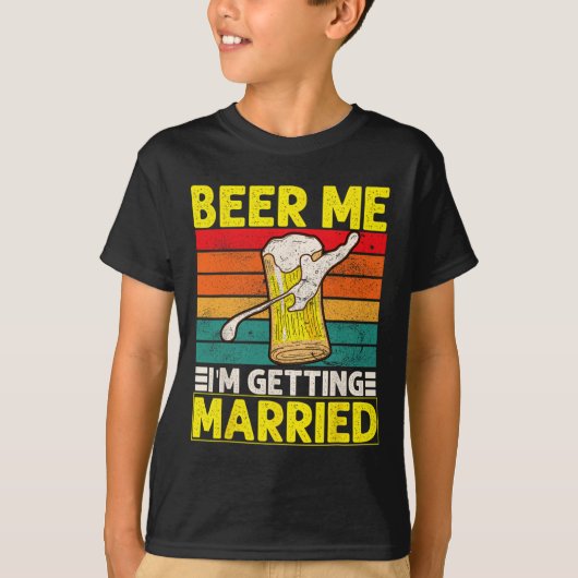 面白い新郎の独身最後の夜 ビール 私 結婚する Tシャツ (正面)