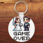 面白い新郎新婦 結婚式 前夜祭 レトロ ピクセルアート キーホルダー (正面)