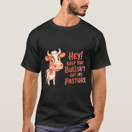 面白い牛が雄牛を追い払う Tシャツ