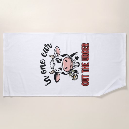 面白い牛の片耳が乳房から出ているTシャツデザイン_1 ビーチタオル (正面)