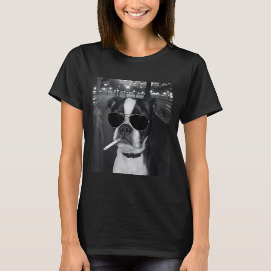 面白い犬の喫煙ミーム シガレット Gen Z ミーム イヌ好き Tシャツ (正面)