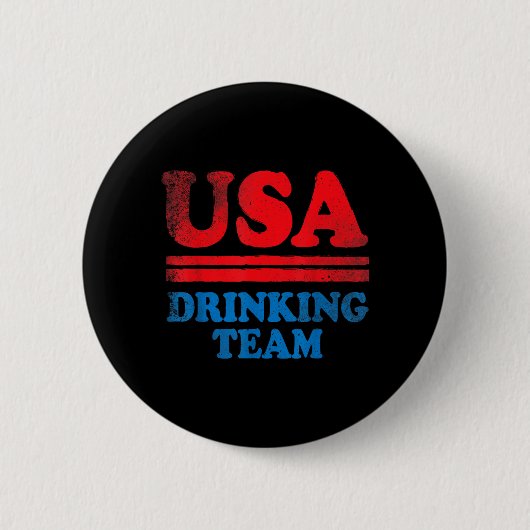 面白い独立記念日の服 USA ドリンキングチーム 缶バッジ (正面)