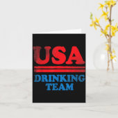 面白い独立記念日の服 USA ドリンクチーム カード (黄色い花)