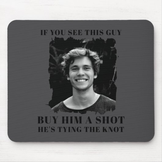 面白い独身パーティーの男性たち マウスパッド (正面)