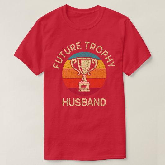 面白い独身パーティー 未婚の夫 メンズ グルーム トロフィー Tシャツ (デザイン正面)