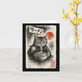面白い猫がラーメンを食べる日本の墨絵 カード (黄色い花)