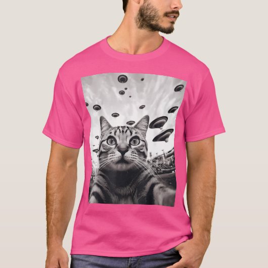 面白い猫のセルフィーUFO Tシャツ (正面)