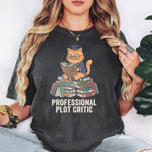 面白い猫のプロット批評家卒業デザイン Tシャツ