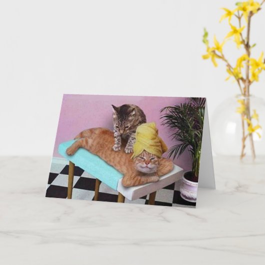 面白い猫のマッサージ誕生日 カード (黄色い花)
