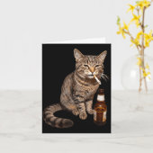 面白い猫の喫煙ビール飲みミーム 馬鹿 カード (黄色い花)