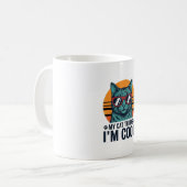 面白い猫は私をクールなヴィンテージだと思っている コーヒーマグカップ (正面左)