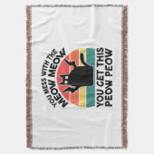 面白い猫Tシャツ 私に喧嘩を売る猫好きギフト スローブランケット (正面縦)