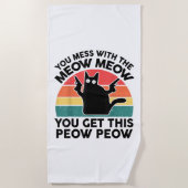 面白い猫Tシャツ 私に喧嘩を売る猫好きギフト ビーチタオル (正面)