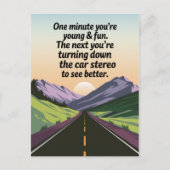 面白い誕生日　年を取りすぎて　車のステレオを下げる ポストカード (正面)