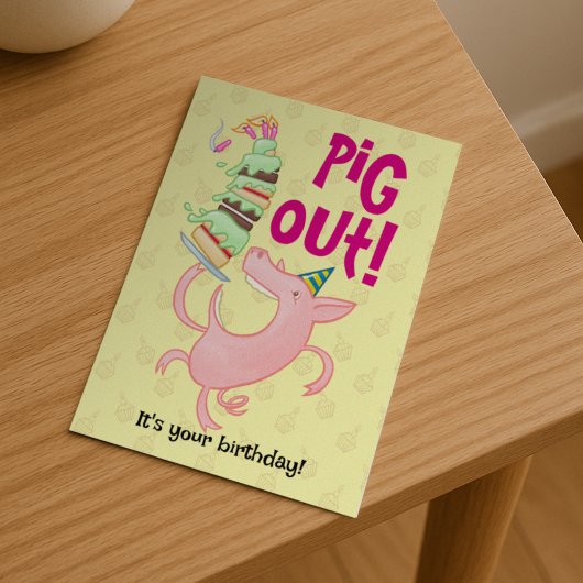 面白い豚の誕生日ケーキを食べる！ 豚祭り！ カートゥーン ポストカード