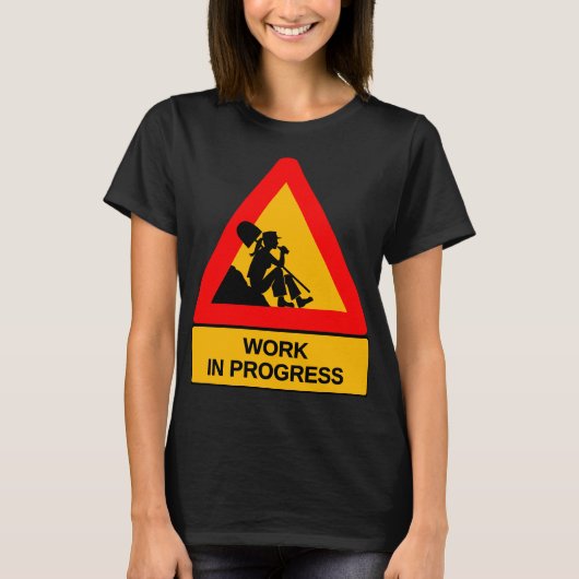 面白い進行中グラフィックTシャツ - ユーモラスな Tシャツ (正面)
