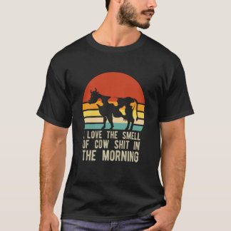 面白い酪農家 レトロな牛飼いの牛の臭い Tシャツ