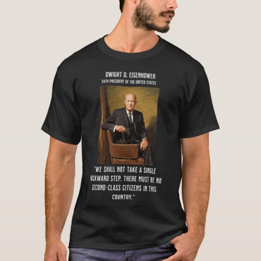 面白い金曜日には一歩も退かない Tシャツ (正面)