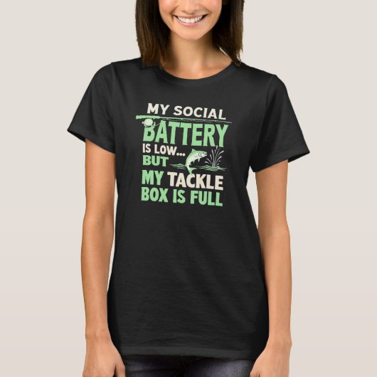 面白い釣り名言 ソーシャルバッテリーが低いタックルボックス Tシャツ (正面)