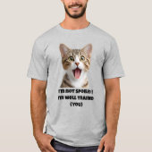 面白い飼い主は良い子に育てられました 猫 Tシャツ (正面)