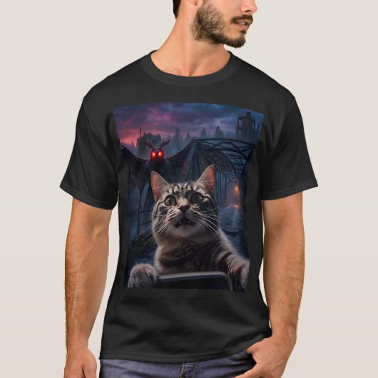 面白い驚いた猫の自撮り&モスマン未確認生物Tシャツ Tシャツ (正面)