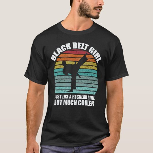 面白い黒帯の女性 黒帯 空手 黒帯 Tシャツ (正面)