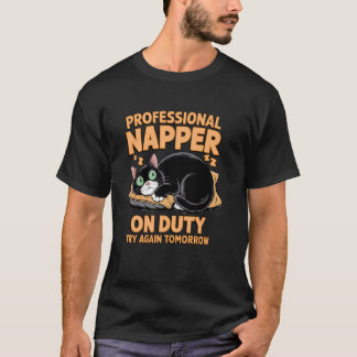 面白い黒猫の昼寝ユーモア 怠け者で寝るのが好きな人 Tシャツ