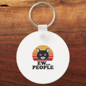 面白い黒猫、うんざりな人々のレトロな夕日のTシャツデザイン キーホルダー (正面)