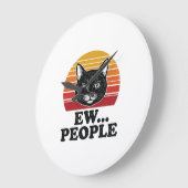 面白い黒猫、うんざりな人々のレトロな夕日のTシャツデザイン ラージ壁時計 (傾斜)