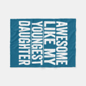 面白い1日のような娘の若い母と父 フリースブランケット (正面(横))
