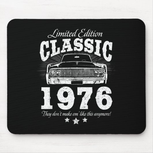 面白い50歳の誕生日を迎えたヴィンテージカーの男性 1976 50 マウスパッド (正面)