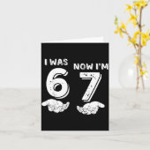 面白い6 7 ミーム、6 だったのに今は 7、7歳の誕生日 カード (黄色い花)