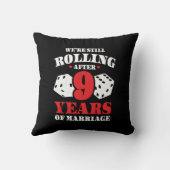 面白い9周年カップル 結婚9周年 クッション (裏面)