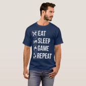 面白い ゲームに食べて寝るを繰り返す ゲーマー ゲーム好き Tシャツ (正面フル)